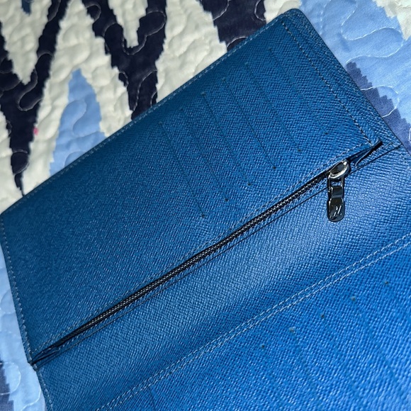 SOLD Louis Vuitton Epi Wallet - Picture 4 of 6